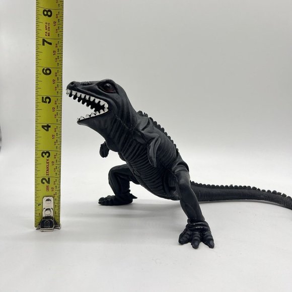 Dinosaur Kaiju 5.5” Chinasaur Black Lizard Plastic Toy Figure Rare Color Plastic - Picture 7 of 7
